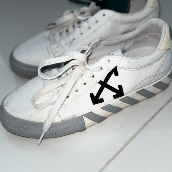 Off-White Vulcanized Low-Top Sneakers – White/Black – Size EU 41 - Picture 2 of 5